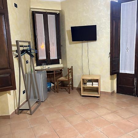 B&B L'Angolo Sulla Piazza Mirabella Imbaccari Eksteriør bilde