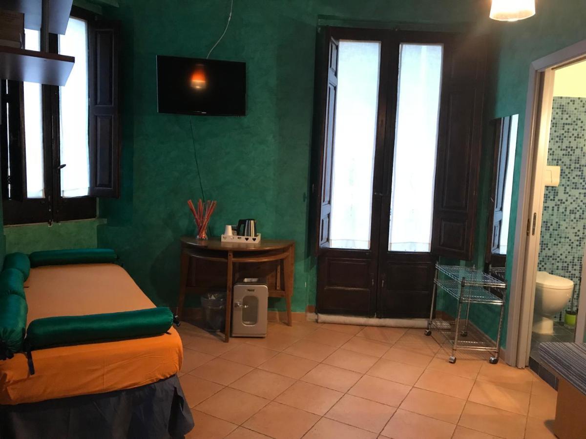 B&B L'Angolo Sulla Piazza Mirabella Imbaccari Eksteriør bilde