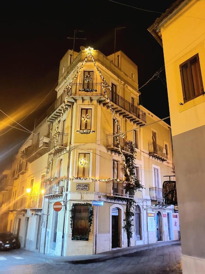 B&B L'Angolo Sulla Piazza Mirabella Imbaccari Eksteriør bilde